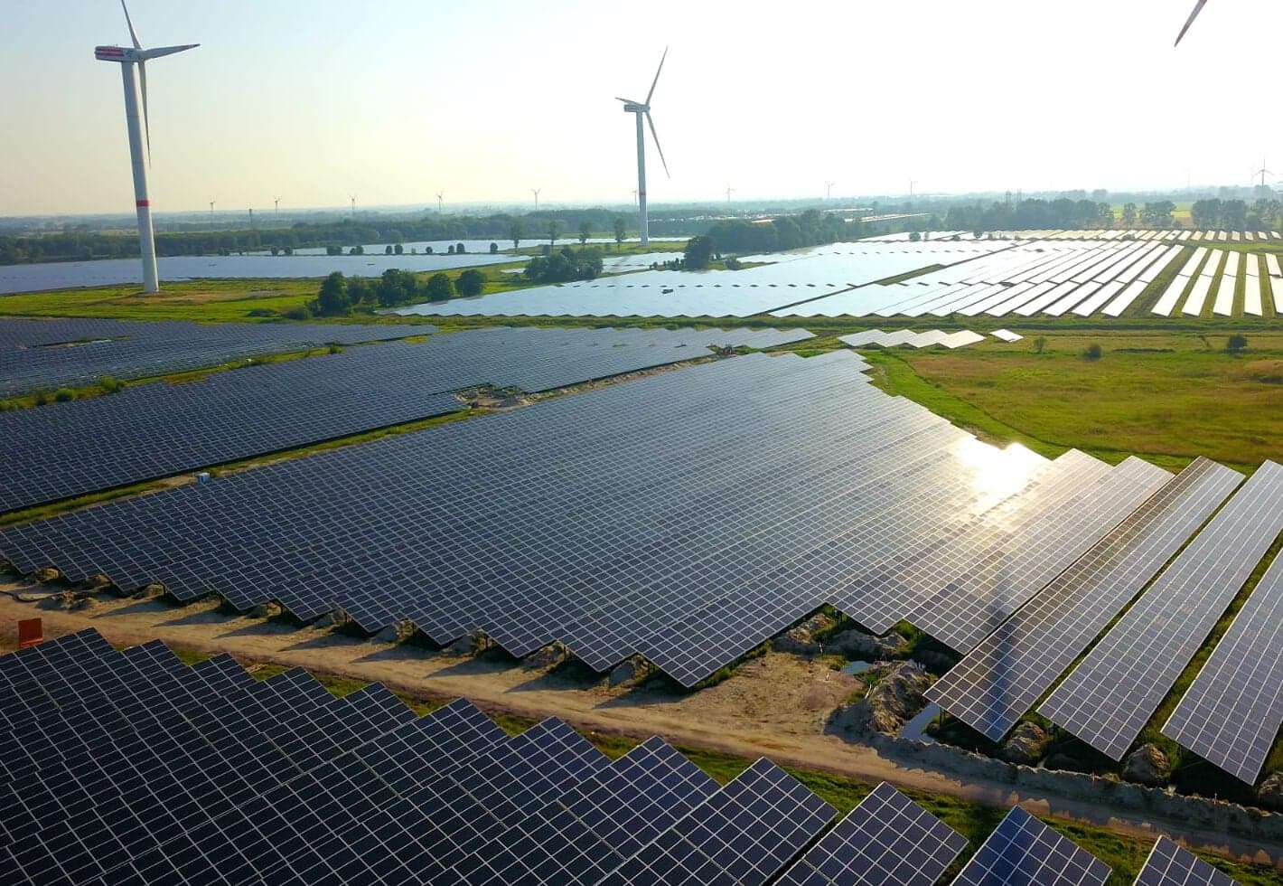 Solarpark Büttel mit Batteriespeicher